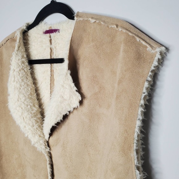 VELVET BY GRAHAM & SPENCER Cream Faux Fur Sleeveless Vest Sz S - Picture 3 of 8